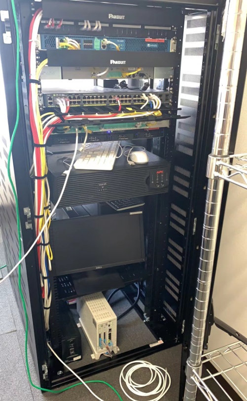 ラック設備の写真